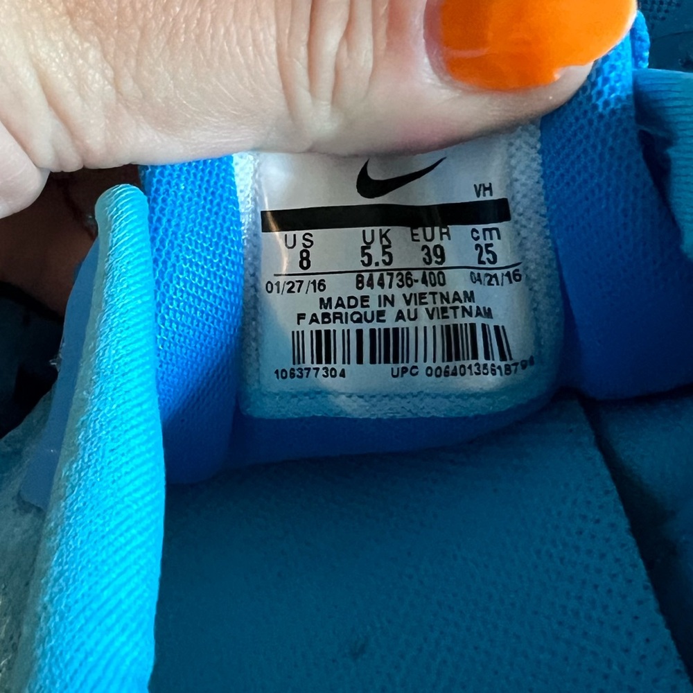Nike blue athletic shoe - Picture 6 of 6
